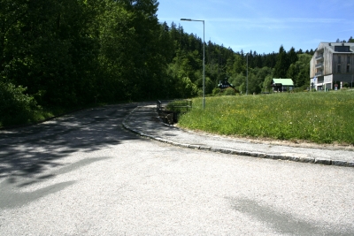 006 Sat 0.8km from parking.JPG