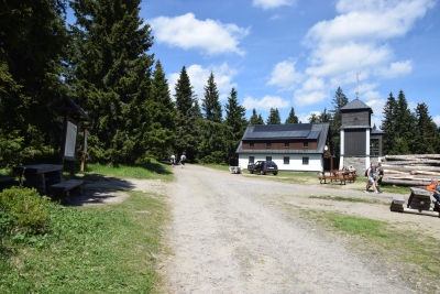 064 Sat 6.6km keep straight ahead.JPG